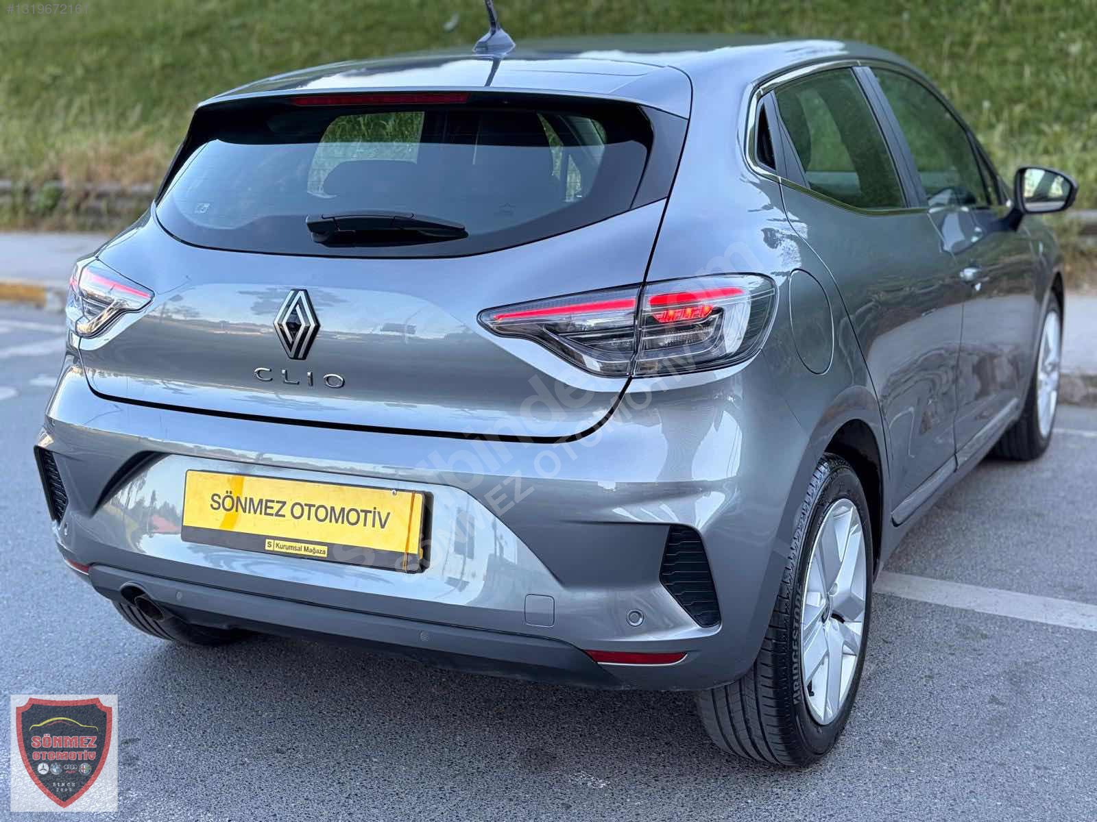 2025 CLİO 1.0TCE EVOLUTİON GSR HATASIZ 20.000KM ELDEN SENETLE TAKSİTLİ