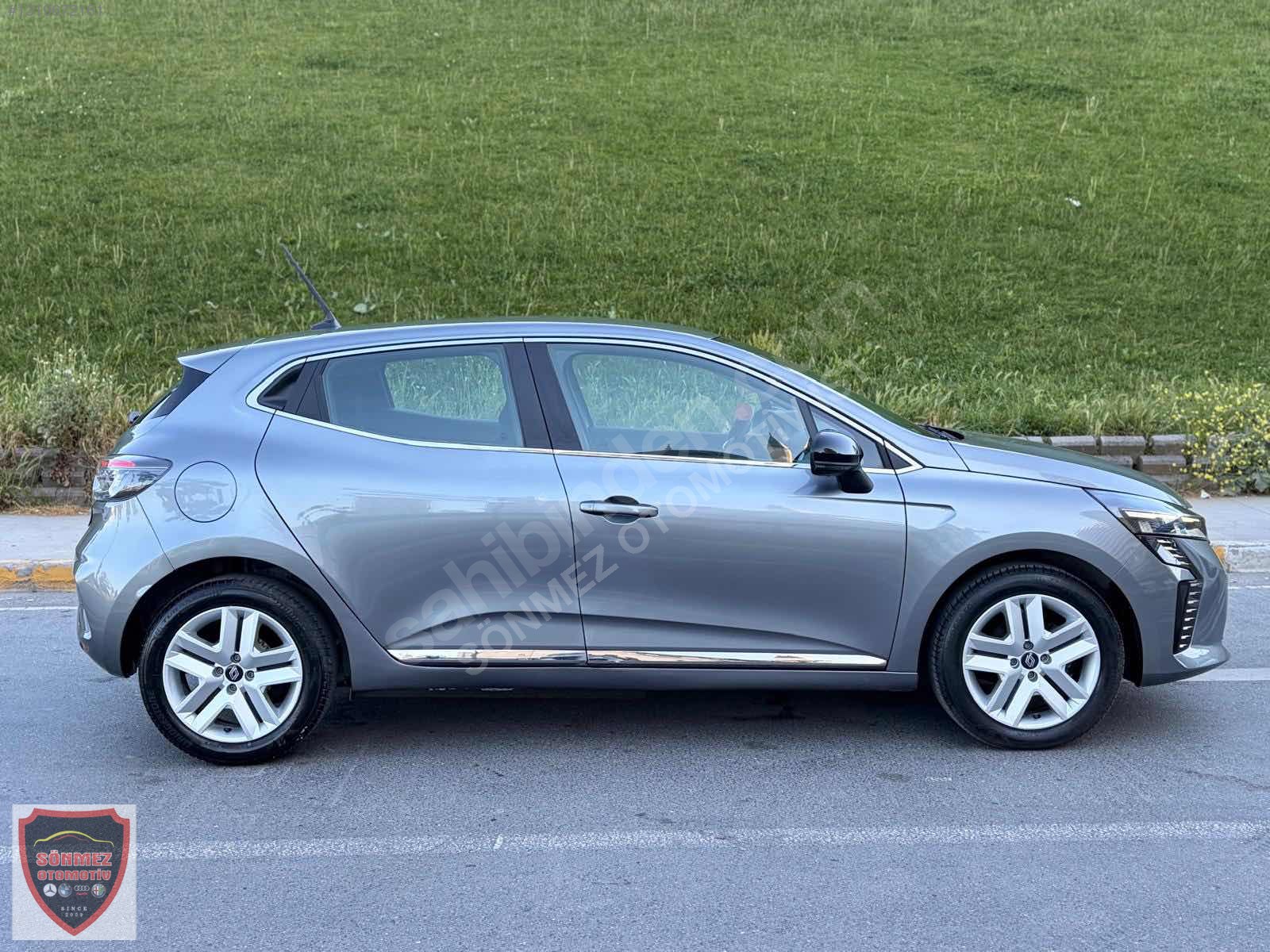 2025 CLİO 1.0TCE EVOLUTİON GSR HATASIZ 20.000KM ELDEN SENETLE TAKSİTLİ