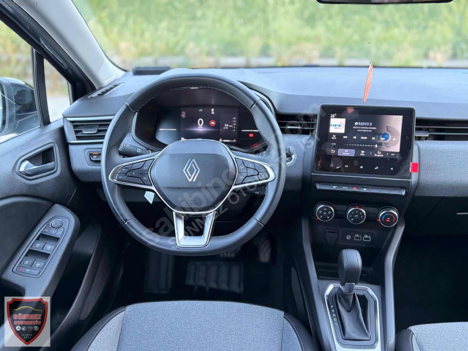 2025 CLİO 1.0TCE EVOLUTİON GSR HATASIZ 20.000KM ELDEN SENETLE TAKSİTLİ