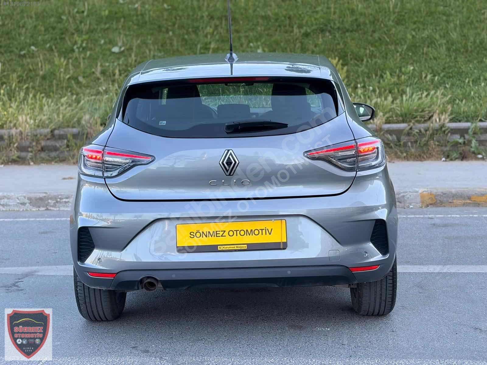 2025 CLİO 1.0TCE EVOLUTİON GSR HATASIZ 20.000KM ELDEN SENETLE TAKSİTLİ