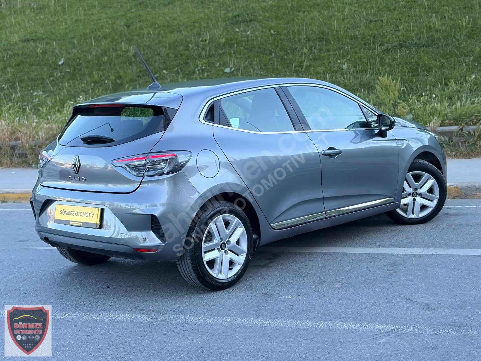 2025 CLİO 1.0TCE EVOLUTİON GSR HATASIZ 20.000KM ELDEN SENETLE TAKSİTLİ
