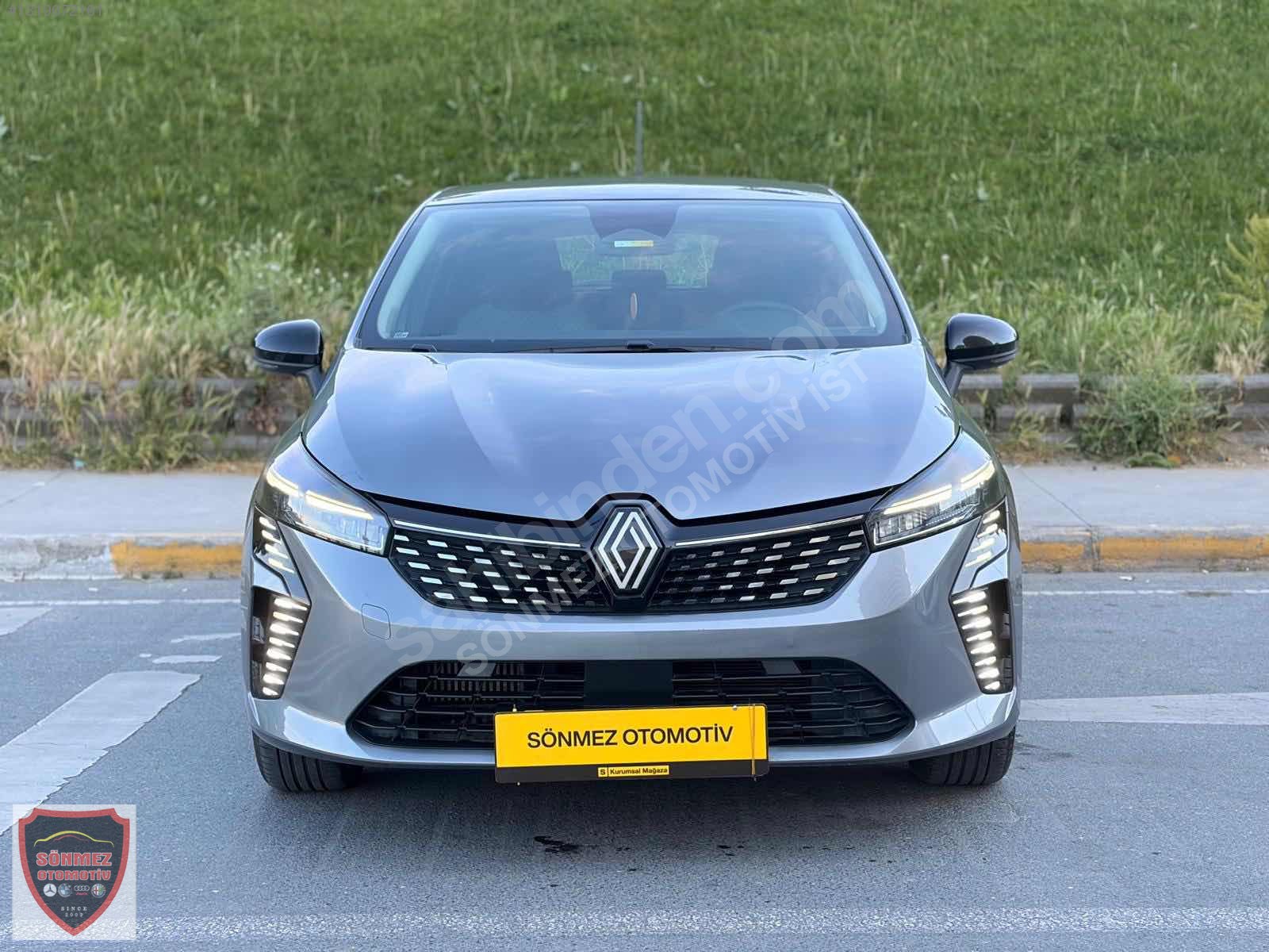 2025 CLİO 1.0TCE EVOLUTİON GSR HATASIZ 20.000KM ELDEN SENETLE TAKSİTLİ